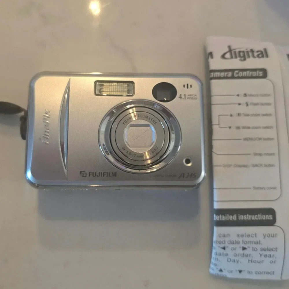 Fujifilm FinePix A Series A345 4.1MP Digital Camera working